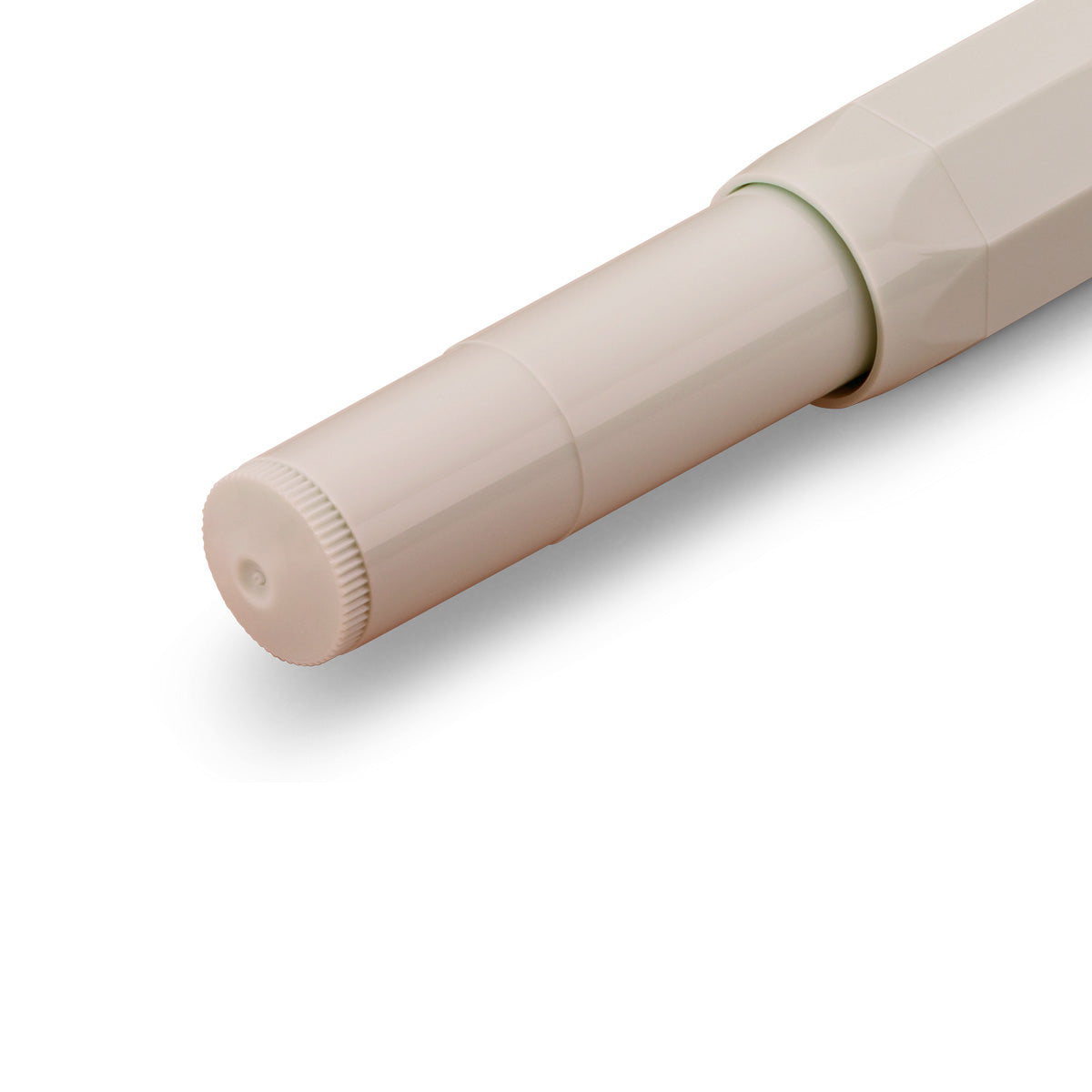 Screw cap beige fountain pen.