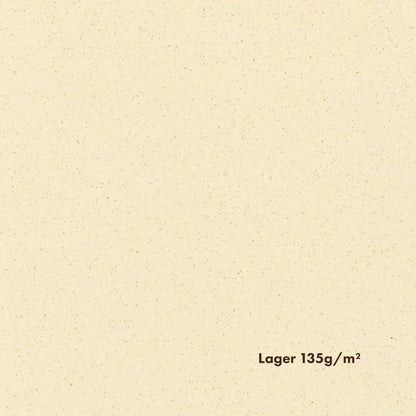 A close-up of yellowish, creamy toned pulp paper with distinct brownish speckles throughout. A text at the bottom reads 'Lager 135g/m2'.