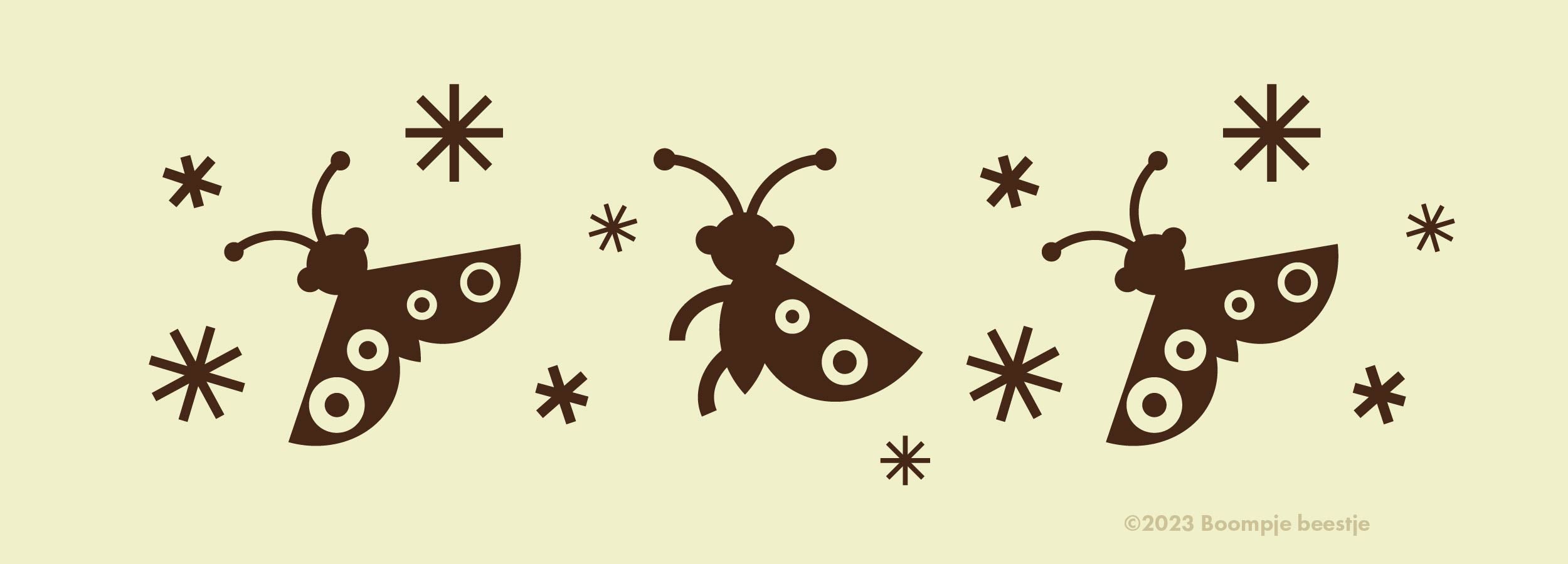 An illustration of three brown moths against a pale yellow background, with the copyright text '©2023 Boompje beestje' at the bottom.